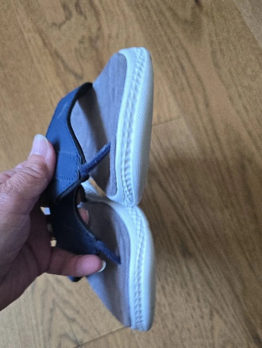 NWOT Propet Mens Navy and Gray Thong Sandals